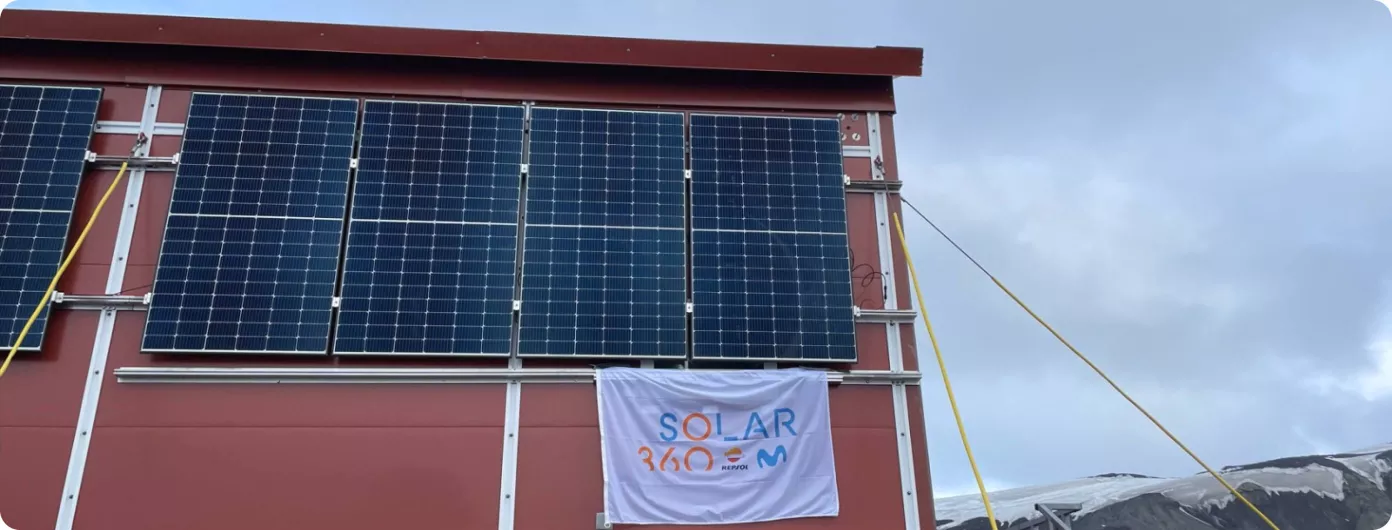 Instalación de placas solares en Antártida